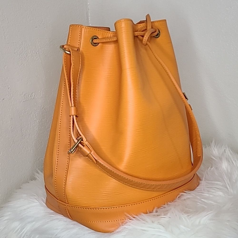 💯Authentic  Preloved Louis Vuitton Handbag 🍀